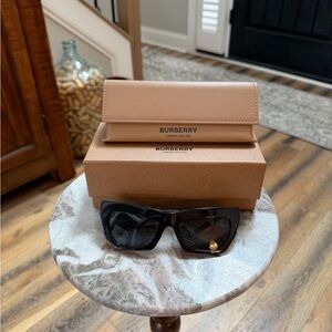 BURBERRY sunglasses